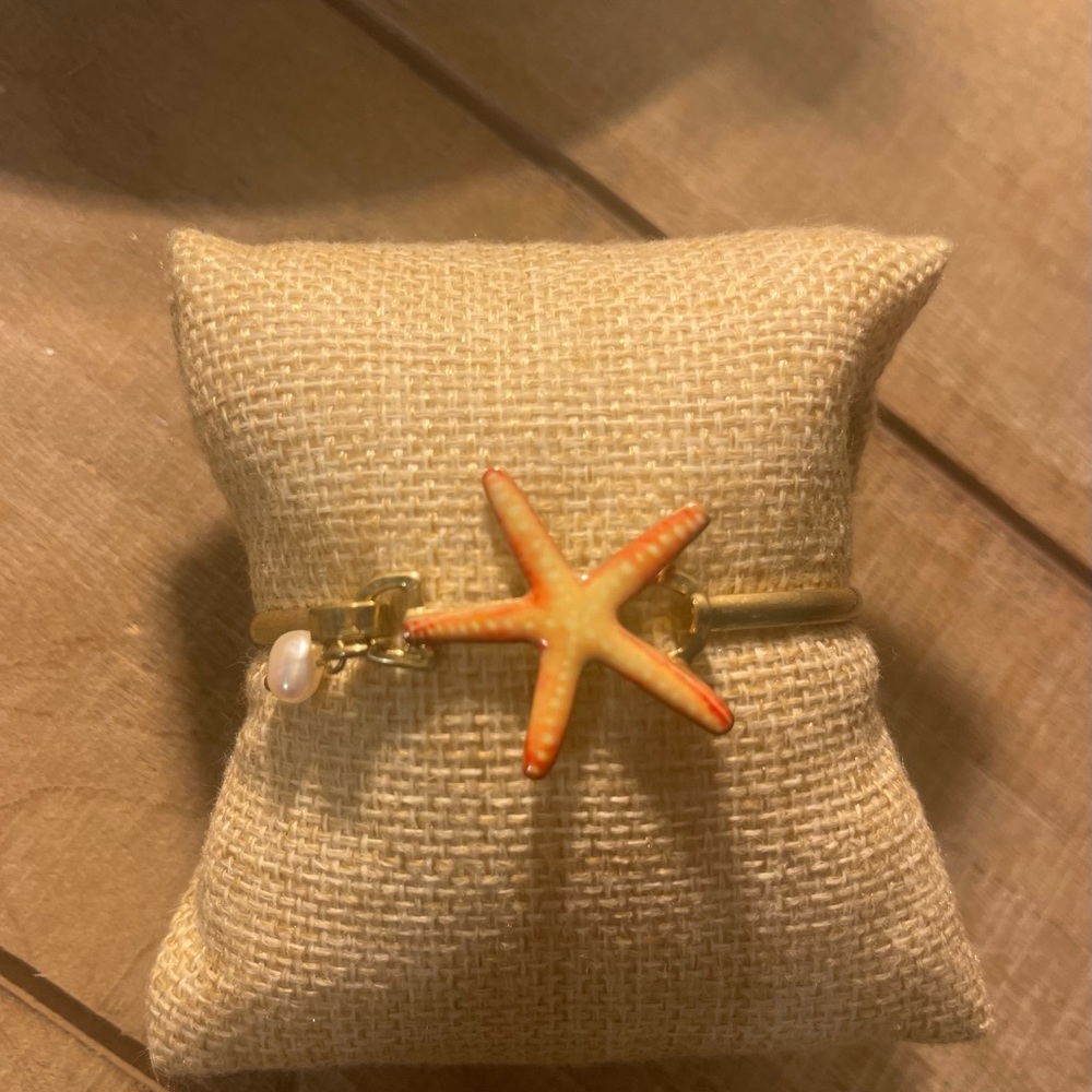 Star fish gold bangle